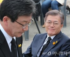 [팩트체크]文 '썰전' 발언, 北에 '문의' 아닌 '정보수집'