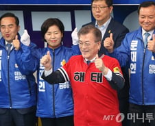 [단독]문재인의 야구 마케팅, 부산에서 '탱크' 박정태와 함께