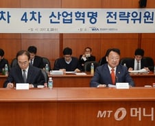 [단독] 정부 4차산업혁명 대책…安보다 文과 유사