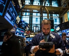 [뉴욕마감]뉴욕증시 보합 마감...'공포지수' VIX, 24년래 최저