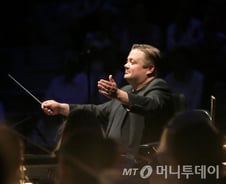 지휘자 미코 프랑크 "정명훈 넘어서는 방향 제시"
