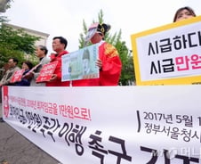 [단독] 최저임금인상, 카드수수료 인하 등 국정과제 포함될 듯
