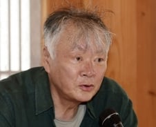 김훈 "'북한이 주적이냐 아니냐'는 병자호란 때보다 더 썩어빠진 질문"