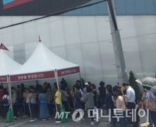 [르포] 6·19대책 무색…땡볕에서 서울 모델하우스 '긴 줄'