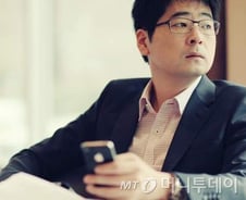 文대통령의 침묵과 탁현민의 버티기