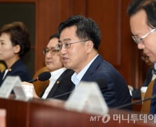 김동연 "최저임금 인상, 영세업자 부담 없게 정부 재정 4조+α 지원"