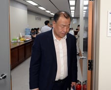 중견기업聯 "최저임금, 역대 최대 인상…경제 발목 잡을 것"