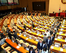 [기자수첩]효도여행과 추경, '국회의원'의 우선순위는?