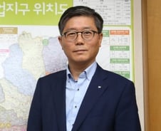 '현장 경영' 첫손에 꼽는 학자 출신 CEO