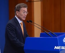 [전문]文대통령 100일 기자회견 모두발언 "국민이 가장 큰 힘"