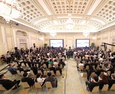 無대본 자유 질문 vs '감성' 치밀 연출… 100일 회견 뒷얘기