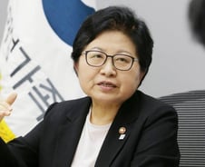 "안정된 여성일자리 확대돼야 저출산·고령화 문제도 해결"