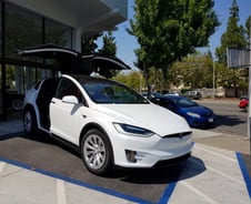 "이 차가 2억원 가까이라니..테슬라 '모델X' 타보니"