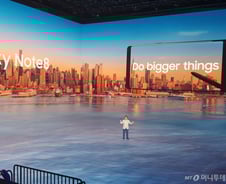 "고객에 의한, 고객을 위한 '갤노트8'"...행사장 가득 메운 환호