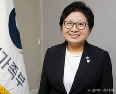 성평등 실현 앞장선 '여성운동계 대모'…정현백 여가부 장관