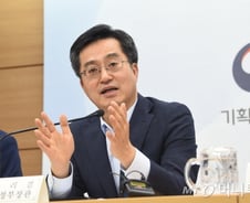 [문답]김동연 "기업·시장에 준 메시지 부족…혁신성장 신경쓰겠다"