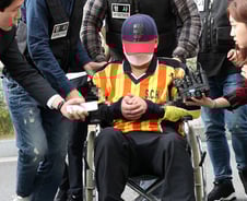 '어금니 아빠' 성적학대했나 묻자…"들어가서 얘기"