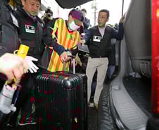 '어금니 아빠' 시신 담은 가방 싣기, 태연히 재연