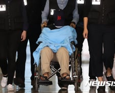 이영학 딸, 영장실질심사 종료…여전히 묵묵부답