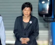 朴 변호인단 "전원 사임" 초강수…국선변호인 선임?