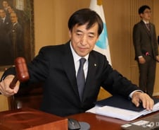 한국은행 기준금리 1.25% 동결…16개월째 최저 수준
