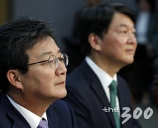 [단독]유승민, 안철수에 통합 전제조건으로 박지원 출당 요구