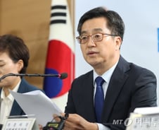 김동연 부총리 "DTI 전국확대 단계적으로…전제조건 없다"
