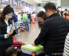 "호텔은 어디? 가족3명 맞냐?"…美 입국 보안 인터뷰 첫날