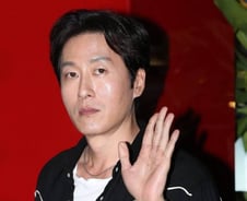 배우 김주혁 사망, 강남서 차량 추돌 후 전복돼 