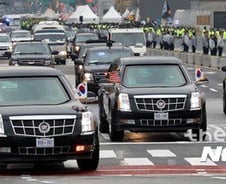 文대통령, 靑 현관에서 직접 '국빈' 트럼프 맞이