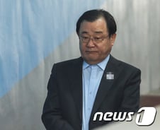 [단독]檢, 국정원 회계장부 확보…'최경환 1억' 적혀있어 
