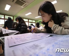 [단독]'불수능'에도 만점자 10명 확인…9명이 재수생(종합)