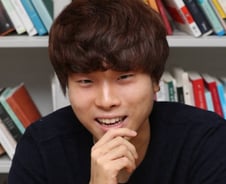 "절망에서 찾고픈 최소한의 희망"…19세 청년작가의 포부