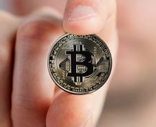 [단독]정부, 비트코인 거래 원칙적 금지… 조건부 허용 추진