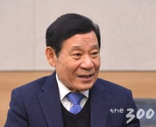 "5·18 잇는 '생명 중심' 행정"…광주 恨 끌어안은 윤장현의 4년