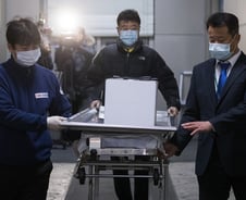 신생아 부검 "육안, 사인특정 안돼…소대장 가스팽창"