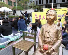 위안부 피해자 지원금 월평균 324만원으로 확대