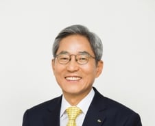 윤종규 "아시아 금융그룹 도약하는 '새로운 10년'"