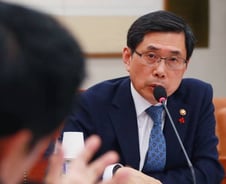 [단독] 법무부 "가상통화 경고해 투자자 빼낸 뒤 거래 금지"