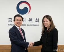 [단독] 美, 가상통화 자금 北 유입 우려...韓 은행에 보고 요구