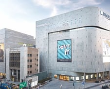 [단독]신세계백화점, 30분 늦게 문연다…오전 11시 개점