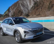 [시승기]현대차의 미래를 쏘다..수소전기·자율주행車 타보니