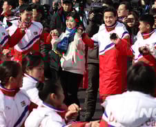 '평화' 남고 사라진 '올림픽', 외교무대 된 평창의 모순