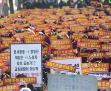 [MT리포트]구조조정 '원칙'과 '회생' 사이…선거 앞 두고 엇갈린 정치권