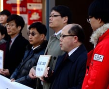 [단독] 3년 끌던 민변 변호사들 징계, '견책 1명'으로 끝