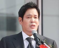 [단독]정용진 부회장, 5월 깜짝 발표 예고...오프라인 새 브랜드 론칭