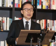[단독] "이팔성 前우리금융 회장, MB사위에 10억대 상납"