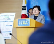 '미투 운동' 한달…정부는 대처 늦고, 시야 좁아