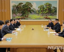 협상은 시작됐다…'비핵화'와 '체제보장' 놓고 신경전 예고