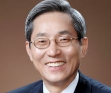 [단독] 윤종규 KB금융 회장, 노조 설문 조작  "혐의없음"